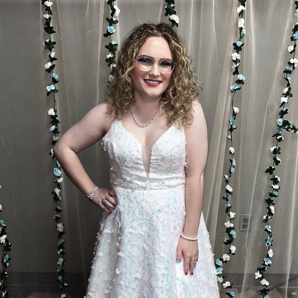 Meet your Posher, Abbie - Picture 1 of 1